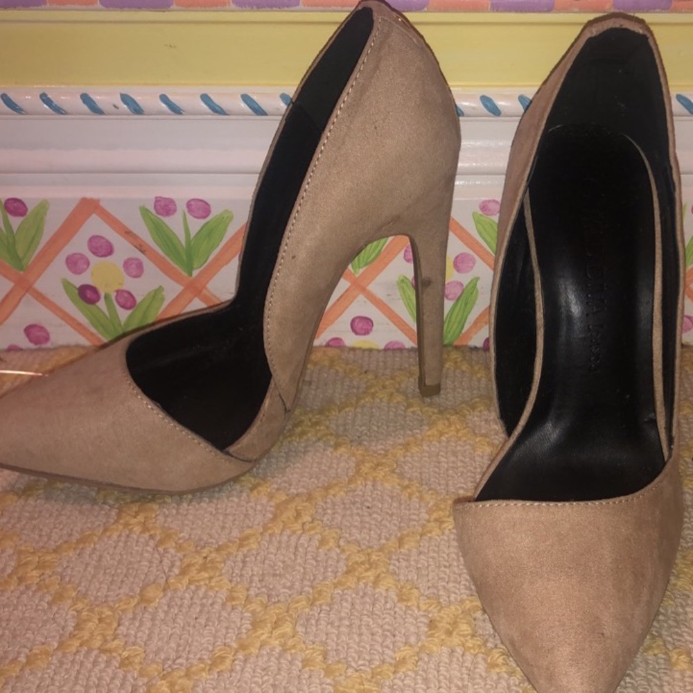 Heels - Picture 2 of 6